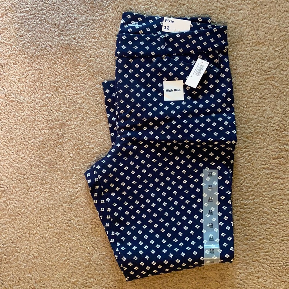Old Navy navy and white pixie pants. Size 12. NWT.